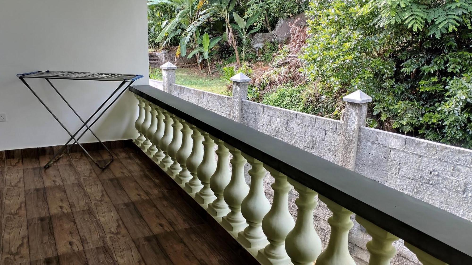 Dovass Self Catering Apartments Takamaka Rum bild