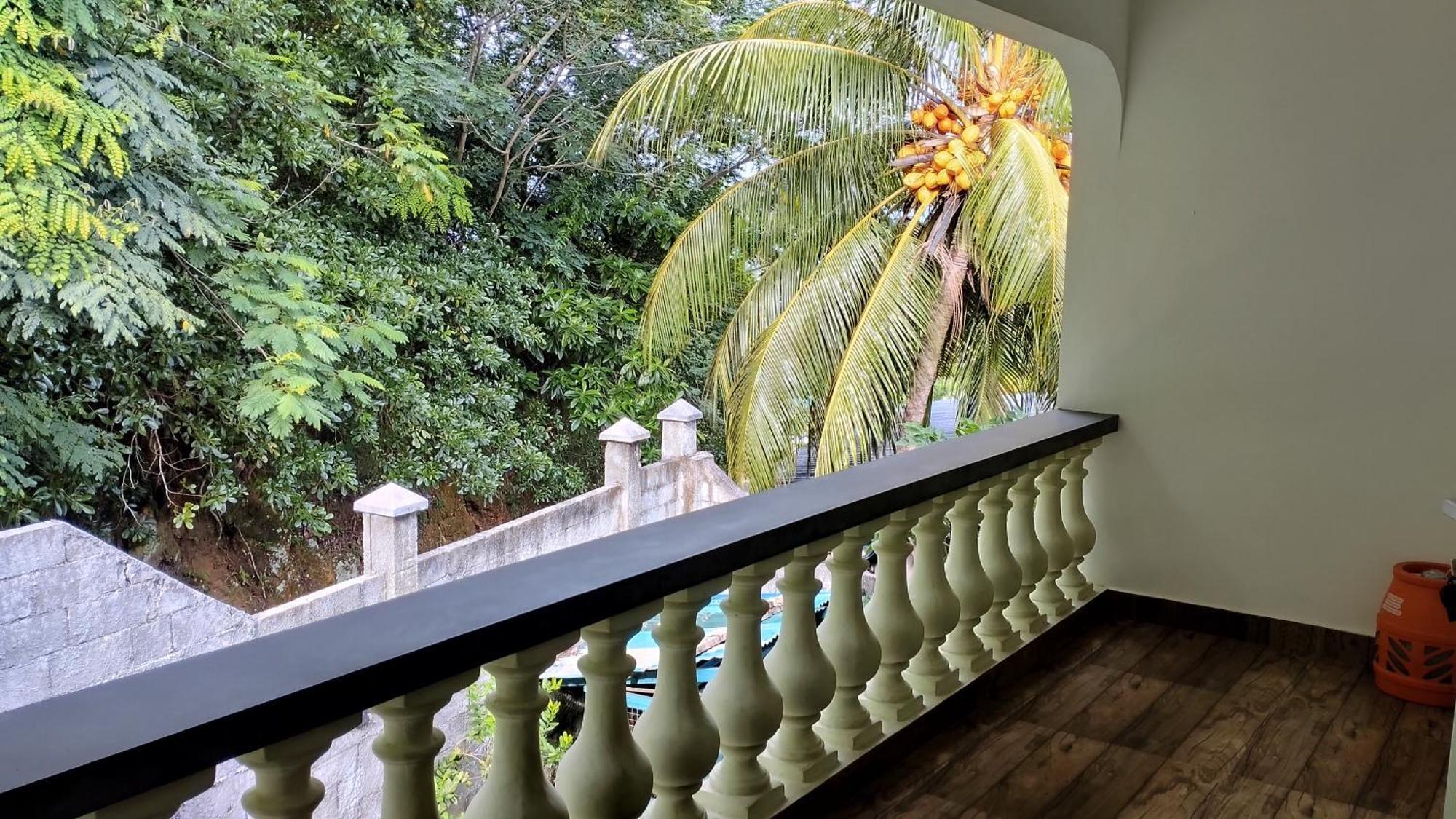 Dovass Self Catering Apartments Takamaka Rum bild