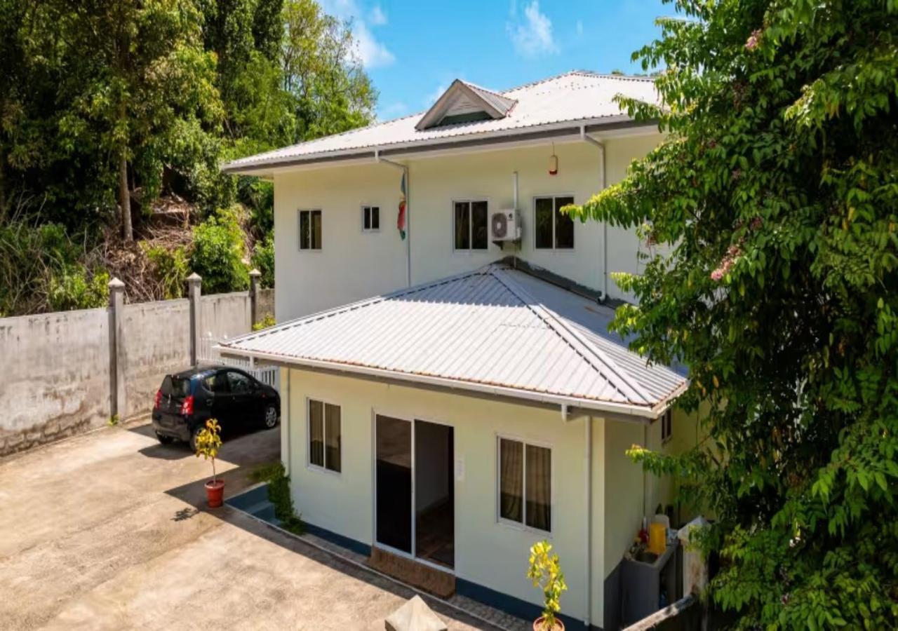 Dovass Self Catering Apartments Takamaka Exteriör bild